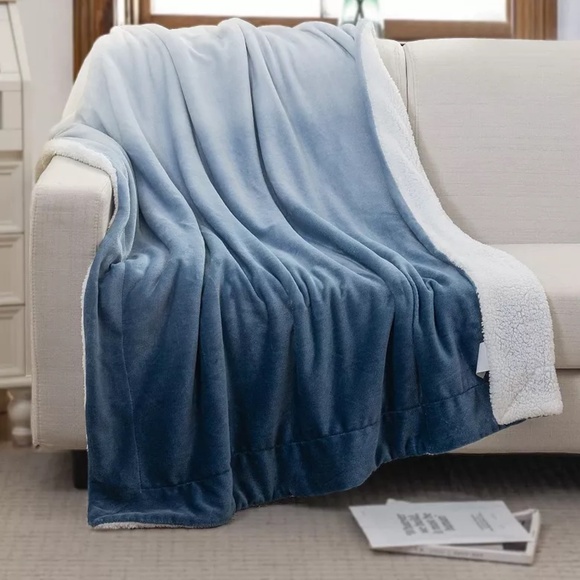 NWT Elegant Comfort Ombre Blue White Printed Velvet Touch Sherpa Throw 50"x 60" - Picture 2 of 5
